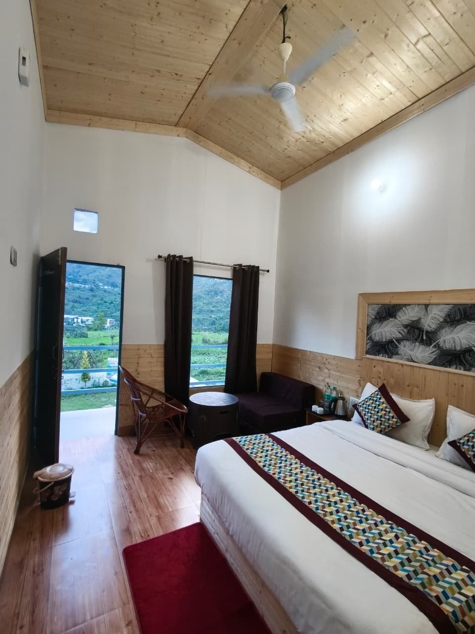 Deluxe Valley View Room